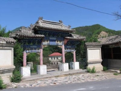 青岩寺大门口